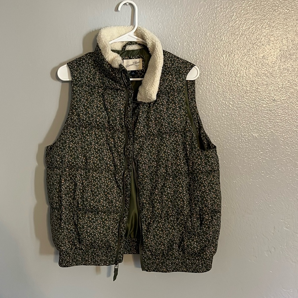 Universal threads vest